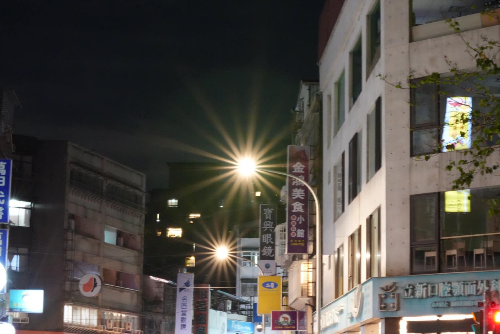 長曝光下夜晚街景的路燈星芒效果
