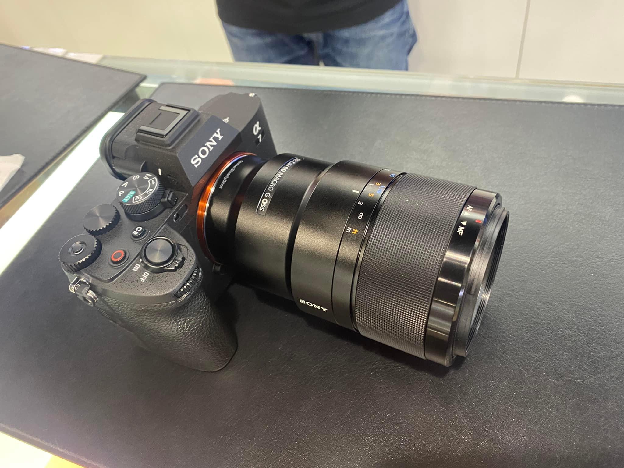 Sony α7IV 相機搭配 FE 90mm F2.8 微距鏡頭
